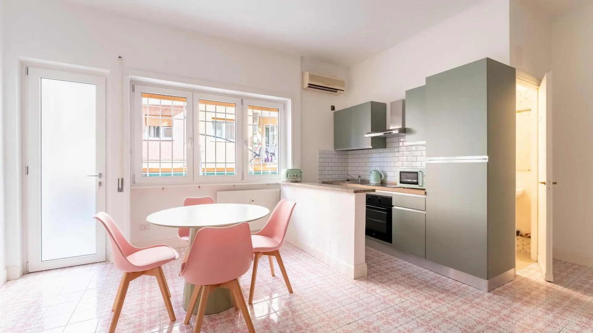 Retro Loft Ponte Milvio, Nearby Foro Italico Apartment Rome
